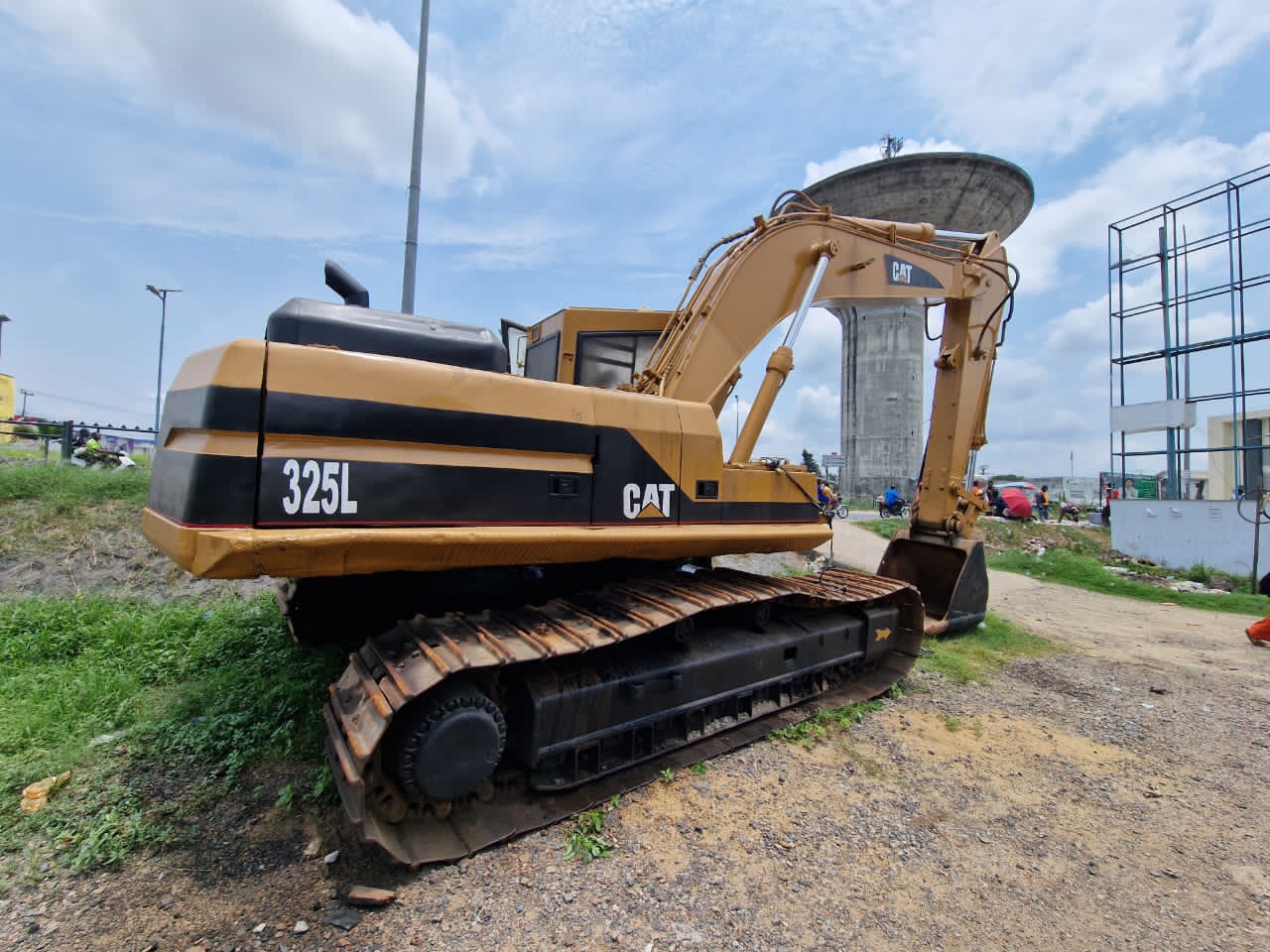 CAT 325L vue latérale